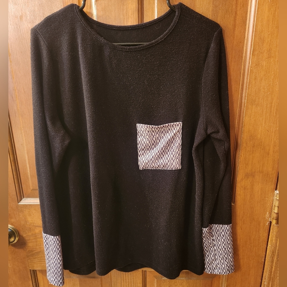 Sweater shirt. Lightweight. Geometric design on pocket and bottom sleeves.